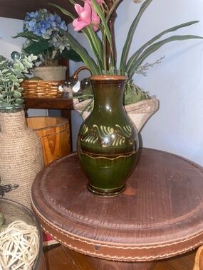 Vintage referred folk art bud vase